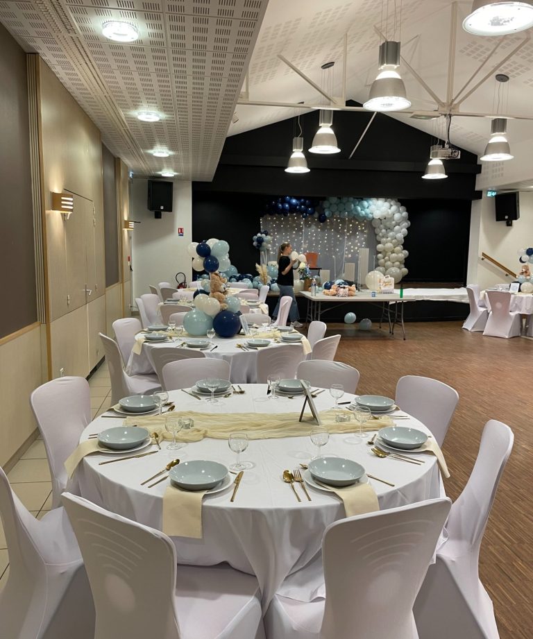 Location tables rondes pour baptêmes
